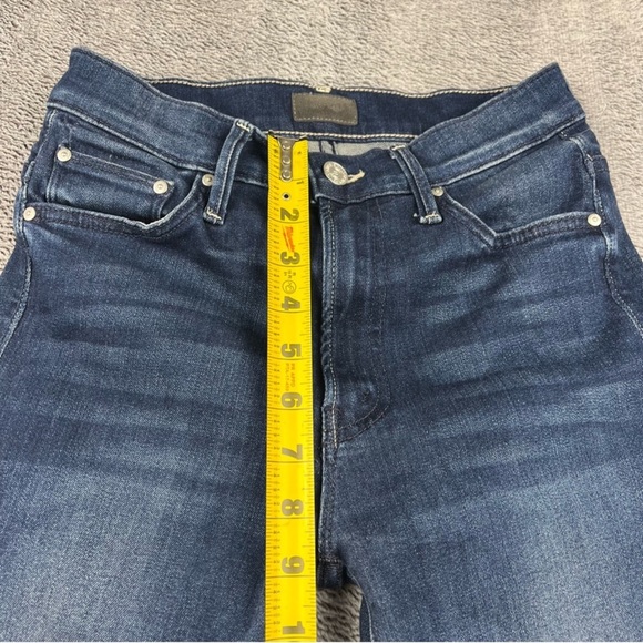 Like NEW MOTHER Jeans size 26. The Insider Crop Step Fray - Picture 5 of 13